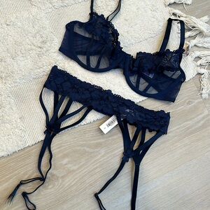 BRAND NEW ADORE ME LACIE UNLINED Bra and garter set size 34C